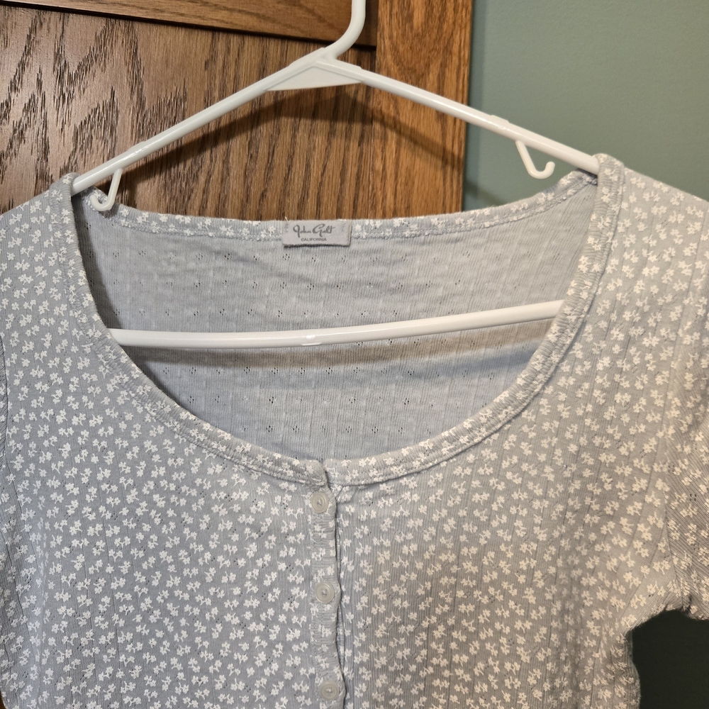 Brandy Melville Cream Fitted Button Down Shirt - Picture 2 of 15